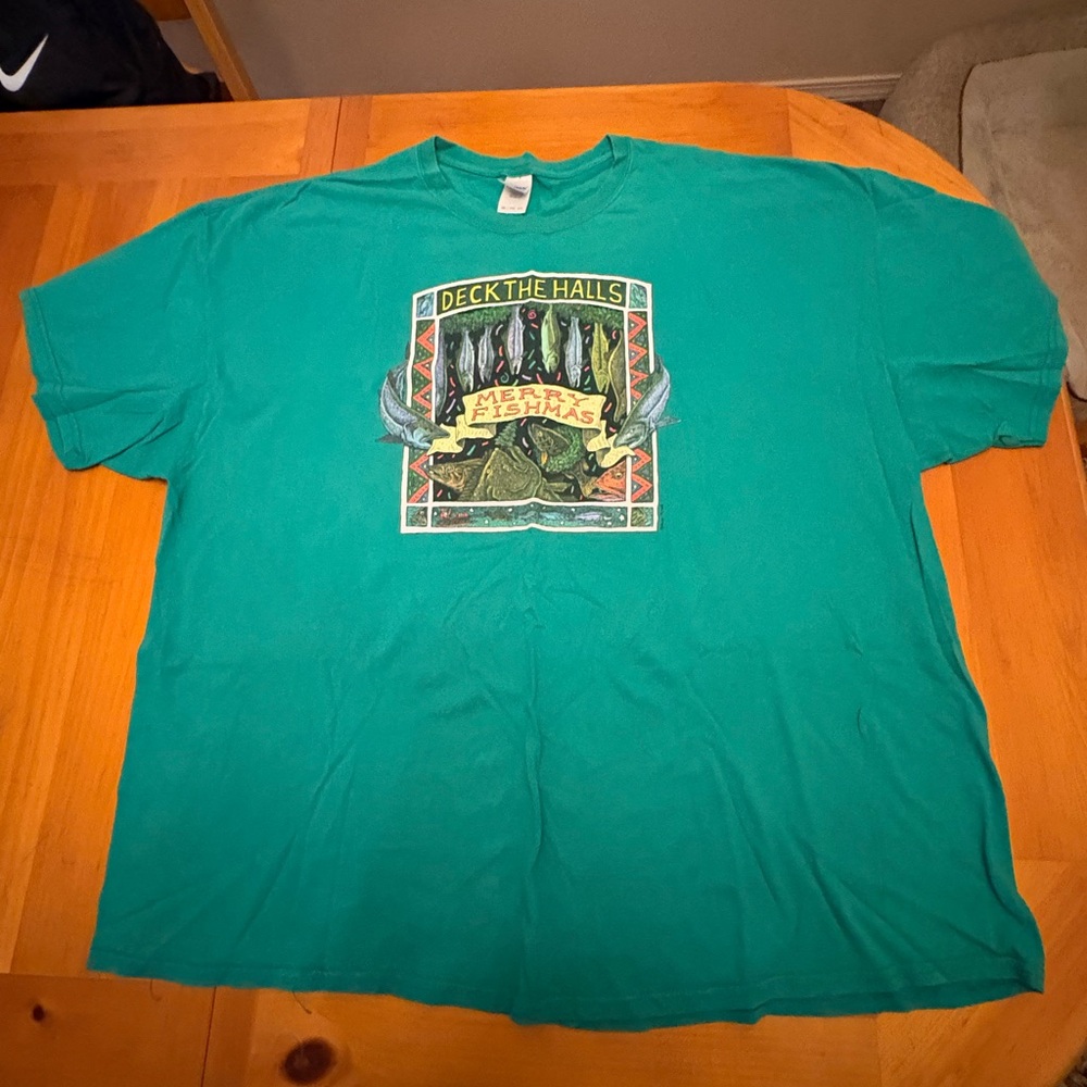 Bundle of 5 x 4XL holiday graphic T-shirts